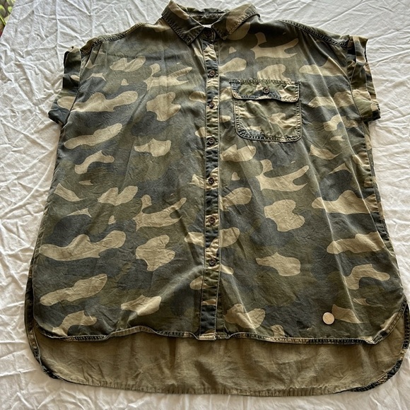 C&C CALIFORNIA Short Sleeve button down top green camo Sz S - Picture 9 of 11